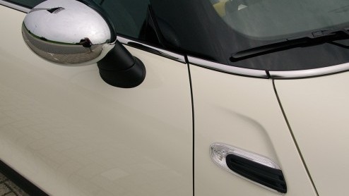Rijtest nieuwe Mini One. De nieuwe instapper is de aan te raden versie van de geheel vernieuwde Mini, want ook zijn 1,2 liter driecilinder voldoet uitstekend.