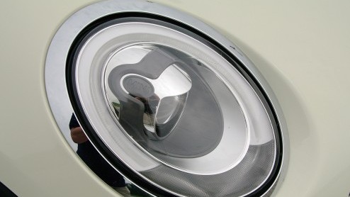 Rijtest nieuwe Mini One. De nieuwe instapper is de aan te raden versie van de geheel vernieuwde Mini, want ook zijn 1,2 liter driecilinder voldoet uitstekend.