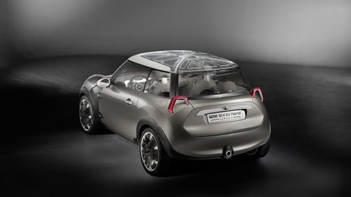 Volgens Britse media zijn de plannen voor een Mini Rocketman weer opgepakt. Omdat de auto qua formaat veel meer aansluit bij de oer-Mini past-ie niet op het platform van de huidige reuzen Minis.
