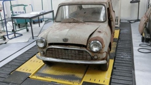 Vanaf medio volgend jaar rollen de eerste nieuwe Minis van de band bij VDL NedCar in Born. Vandaag is de 1959 Mini reBorn herboren.