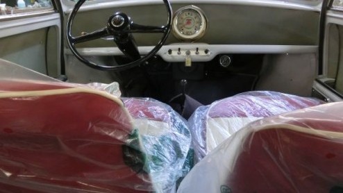 Vanaf medio volgend jaar rollen de eerste nieuwe Minis van de band bij VDL NedCar in Born. Vandaag is de 1959 Mini reBorn herboren.