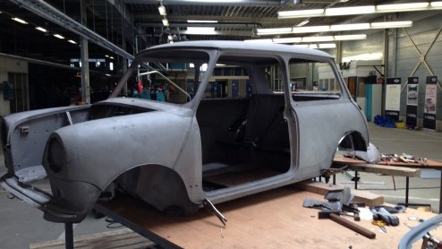 Vanaf medio volgend jaar rollen de eerste nieuwe Minis van de band bij VDL NedCar in Born. Vandaag is de 1959 Mini reBorn herboren.