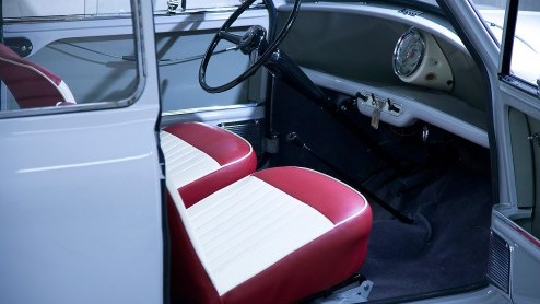 Vanaf medio volgend jaar rollen de eerste nieuwe Minis van de band bij VDL NedCar in Born. Vandaag is de 1959 Mini reBorn herboren.