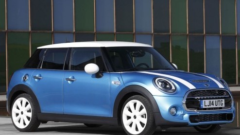 Mini heeft het doek gehaald van de vijfdeurs hatchback. Voor de fabrikant een compleet nieuwe carrosserievariant, die met een langere lengte en wielbasis vooral meer ruimte biedt in het interieur.