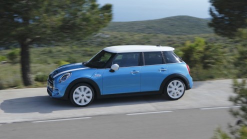 Mini heeft het doek gehaald van de vijfdeurs hatchback. Voor de fabrikant een compleet nieuwe carrosserievariant, die met een langere lengte en wielbasis vooral meer ruimte biedt in het interieur.