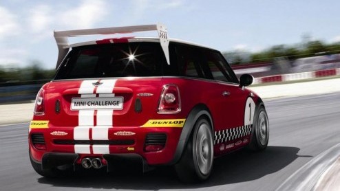 Na vertegenwoordiging van smart Brabus en Maybach kunnen we ook een unieke Mini John Cooper Works Clubman aanschouwen op de Miljonair Fair. Deze is daar ook exclusief te koop. Verder pakt Mini de rijk
