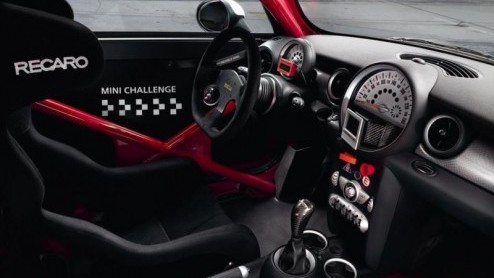 Na vertegenwoordiging van smart Brabus en Maybach kunnen we ook een unieke Mini John Cooper Works Clubman aanschouwen op de Miljonair Fair. Deze is daar ook exclusief te koop. Verder pakt Mini de rijk