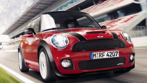 Na vertegenwoordiging van smart Brabus en Maybach kunnen we ook een unieke Mini John Cooper Works Clubman aanschouwen op de Miljonair Fair. Deze is daar ook exclusief te koop. Verder pakt Mini de rijk