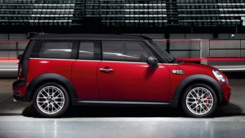 Na vertegenwoordiging van smart Brabus en Maybach kunnen we ook een unieke Mini John Cooper Works Clubman aanschouwen op de Miljonair Fair. Deze is daar ook exclusief te koop. Verder pakt Mini de rijk
