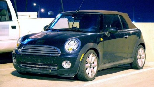 De Mini is nu leverbaar als Cooper, Clubman en Cabriolet. Echter, die laatste is nog van voor de facelift. Daarom staat de nieuwe generatie al even op stapel, en daar zijn nu opnieuw beelden van opged
