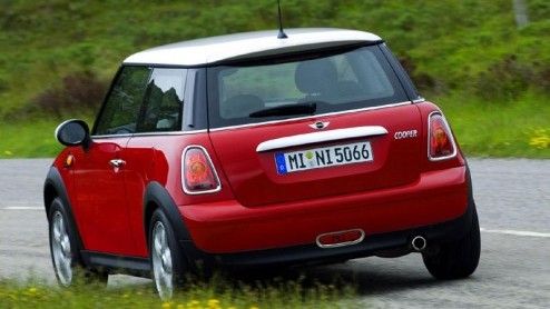 BMW heeft de informatie vrijgegeven van de nieuwe MINI. Het uiterlijk is gelukkig niet al teveel veranderd, wel is de MINI gegroeid.