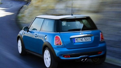 BMW heeft de informatie vrijgegeven van de nieuwe MINI. Het uiterlijk is gelukkig niet al teveel veranderd, wel is de MINI gegroeid.