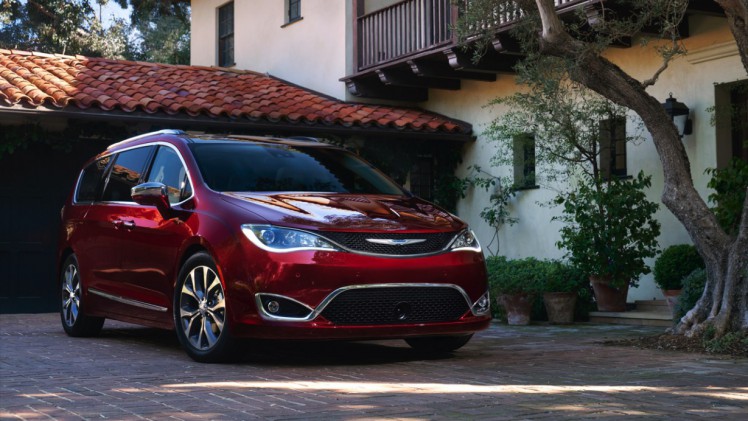 De Chrysler Town & Country en Voyager krijgen een opvolger in de vorm van een nieuwe oude bekende: de Pacifica. Als eerste MPV is deze Chrysler er ook als plug-in hybride.