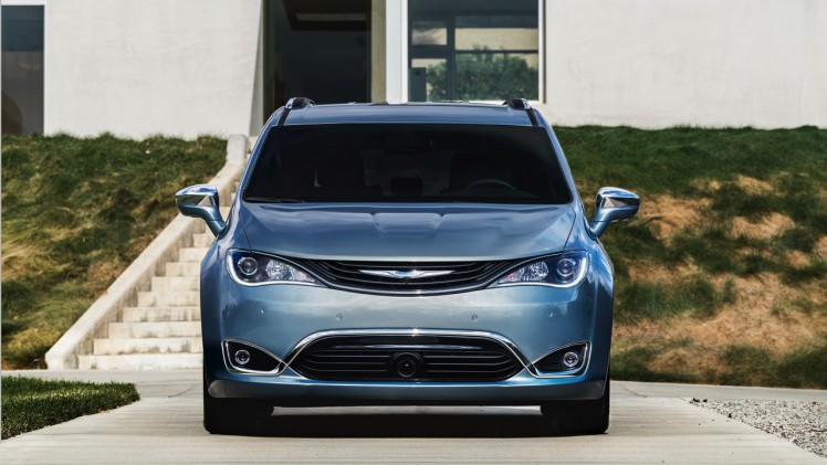De Chrysler Town & Country en Voyager krijgen een opvolger in de vorm van een nieuwe oude bekende: de Pacifica. Als eerste MPV is deze Chrysler er ook als plug-in hybride.