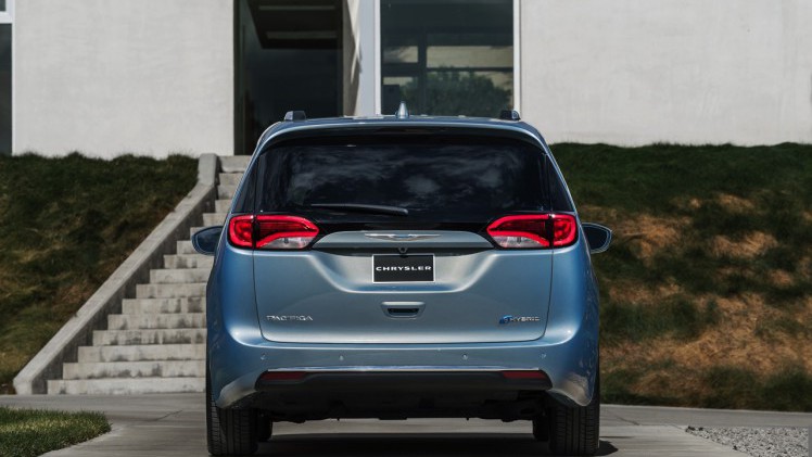 De Chrysler Town & Country en Voyager krijgen een opvolger in de vorm van een nieuwe oude bekende: de Pacifica. Als eerste MPV is deze Chrysler er ook als plug-in hybride.