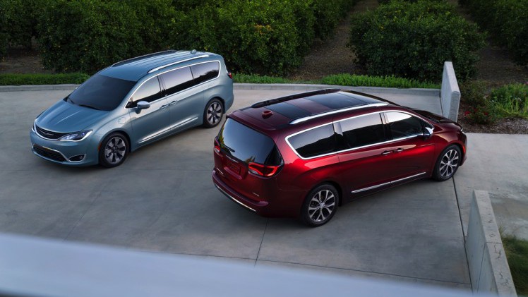 De Chrysler Town & Country en Voyager krijgen een opvolger in de vorm van een nieuwe oude bekende: de Pacifica. Als eerste MPV is deze Chrysler er ook als plug-in hybride.