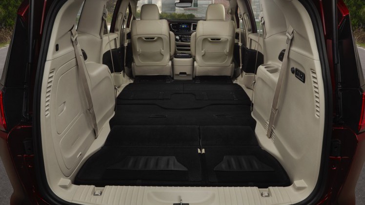 De Chrysler Town & Country en Voyager krijgen een opvolger in de vorm van een nieuwe oude bekende: de Pacifica. Als eerste MPV is deze Chrysler er ook als plug-in hybride.