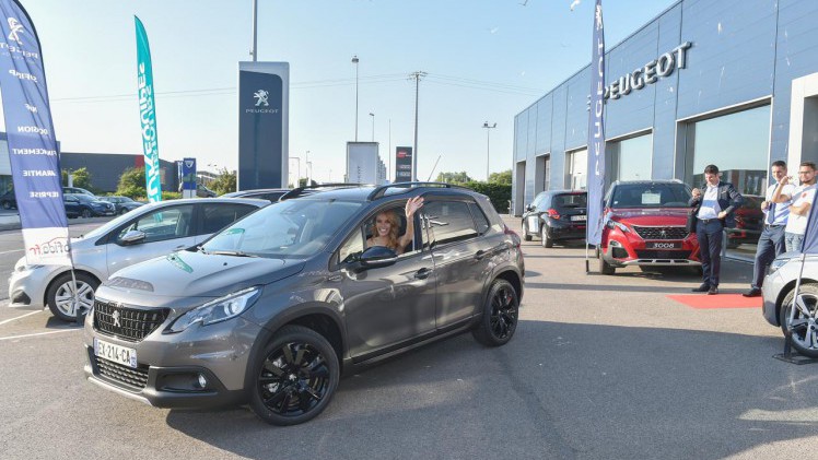 Misse France 2018 heeft een nieuwe Peugeot 2008 SUV in ontvangst genomen.