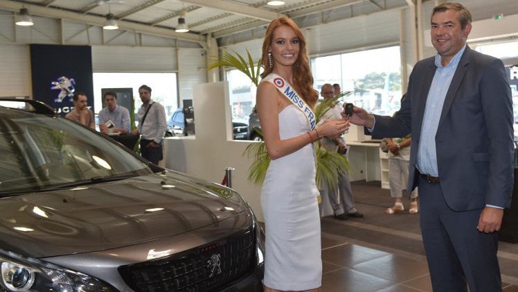 Misse France 2018 heeft een nieuwe Peugeot 2008 SUV in ontvangst genomen.