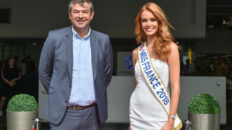 Misse France 2018 heeft een nieuwe Peugeot 2008 SUV in ontvangst genomen.