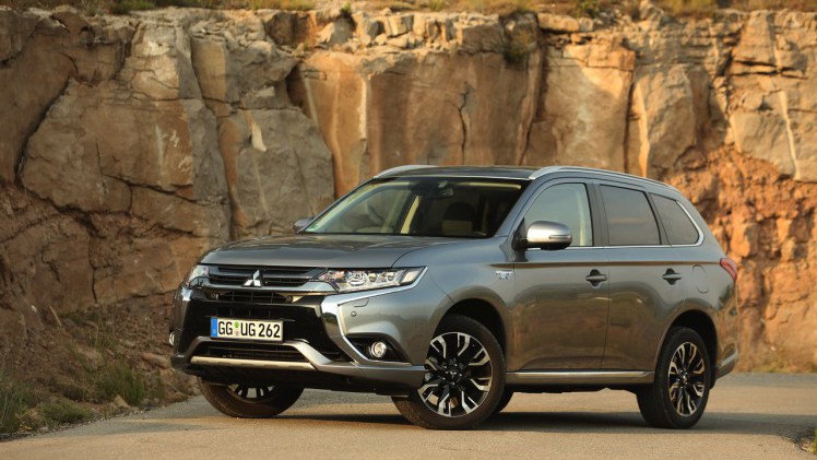 Autotest van de nieuwe Mitsubishi Outlander PHEV facelift, het model dat eind 2015 op de markt komt en flink verbeterd is ten opzichte van zijn voorganger. Met 7% bijtelling aantrekkelijk voor lease.