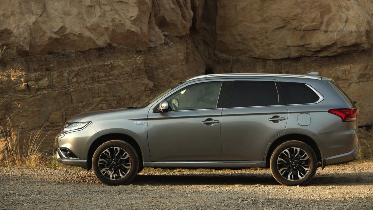 Autotest van de nieuwe Mitsubishi Outlander PHEV facelift, het model dat eind 2015 op de markt komt en flink verbeterd is ten opzichte van zijn voorganger. Met 7% bijtelling aantrekkelijk voor lease.