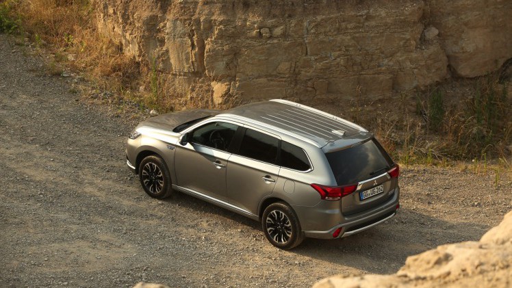 Autotest van de nieuwe Mitsubishi Outlander PHEV facelift, het model dat eind 2015 op de markt komt en flink verbeterd is ten opzichte van zijn voorganger. Met 7% bijtelling aantrekkelijk voor lease.