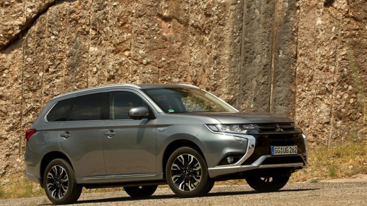 Autotest van de nieuwe Mitsubishi Outlander PHEV facelift, het model dat eind 2015 op de markt komt en flink verbeterd is ten opzichte van zijn voorganger. Met 7% bijtelling aantrekkelijk voor lease.