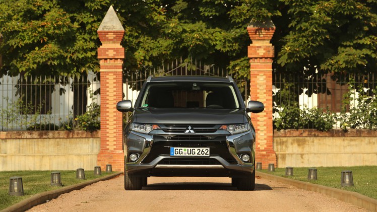 Autotest van de nieuwe Mitsubishi Outlander PHEV facelift, het model dat eind 2015 op de markt komt en flink verbeterd is ten opzichte van zijn voorganger. Met 7% bijtelling aantrekkelijk voor lease.