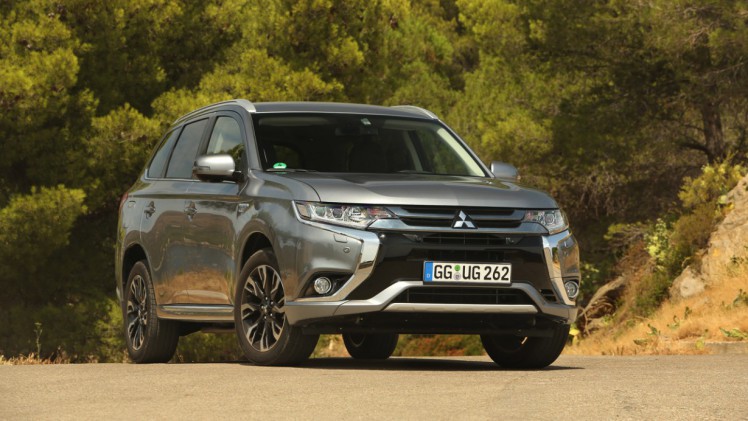 Autotest van de nieuwe Mitsubishi Outlander PHEV facelift, het model dat eind 2015 op de markt komt en flink verbeterd is ten opzichte van zijn voorganger. Met 7% bijtelling aantrekkelijk voor lease.
