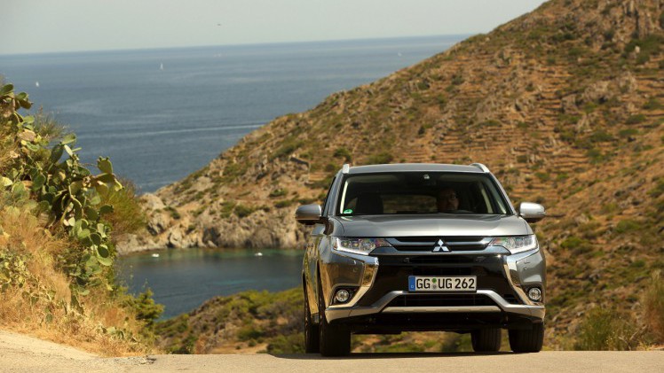 Autotest van de nieuwe Mitsubishi Outlander PHEV facelift, het model dat eind 2015 op de markt komt en flink verbeterd is ten opzichte van zijn voorganger. Met 7% bijtelling aantrekkelijk voor lease.