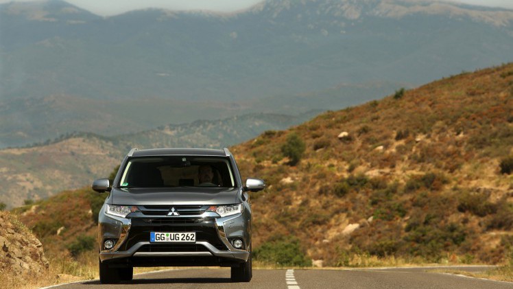 Autotest van de nieuwe Mitsubishi Outlander PHEV facelift, het model dat eind 2015 op de markt komt en flink verbeterd is ten opzichte van zijn voorganger. Met 7% bijtelling aantrekkelijk voor lease.