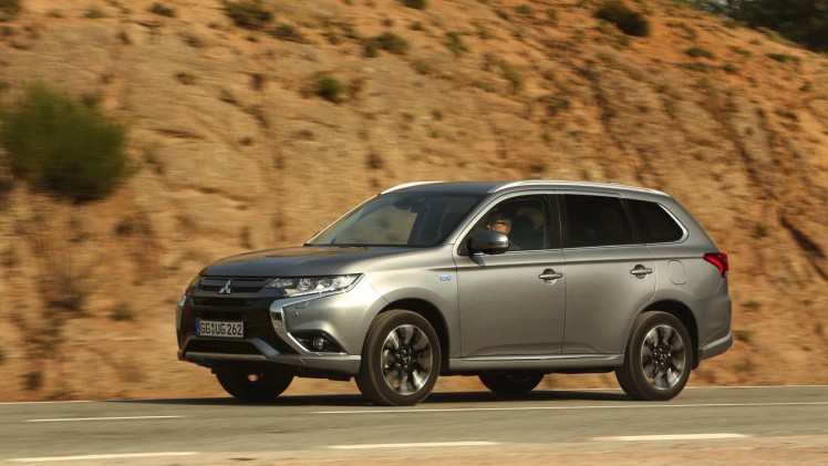 Autotest van de nieuwe Mitsubishi Outlander PHEV facelift, het model dat eind 2015 op de markt komt en flink verbeterd is ten opzichte van zijn voorganger. Met 7% bijtelling aantrekkelijk voor lease.