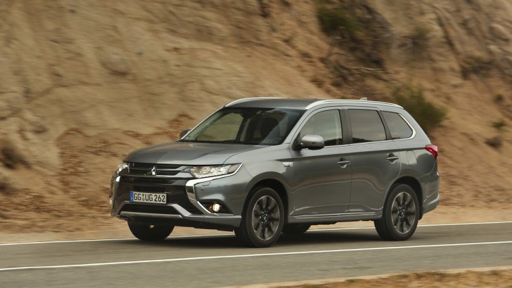 Autotest van de nieuwe Mitsubishi Outlander PHEV facelift, het model dat eind 2015 op de markt komt en flink verbeterd is ten opzichte van zijn voorganger. Met 7% bijtelling aantrekkelijk voor lease.