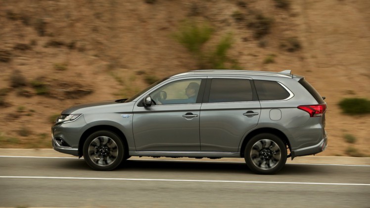 Autotest van de nieuwe Mitsubishi Outlander PHEV facelift, het model dat eind 2015 op de markt komt en flink verbeterd is ten opzichte van zijn voorganger. Met 7% bijtelling aantrekkelijk voor lease.
