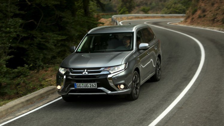 Autotest van de nieuwe Mitsubishi Outlander PHEV facelift, het model dat eind 2015 op de markt komt en flink verbeterd is ten opzichte van zijn voorganger. Met 7% bijtelling aantrekkelijk voor lease.