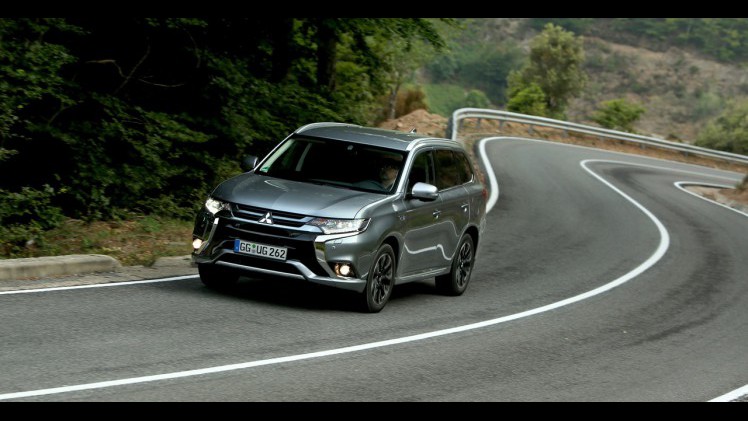 Autotest van de nieuwe Mitsubishi Outlander PHEV facelift, het model dat eind 2015 op de markt komt en flink verbeterd is ten opzichte van zijn voorganger. Met 7% bijtelling aantrekkelijk voor lease.