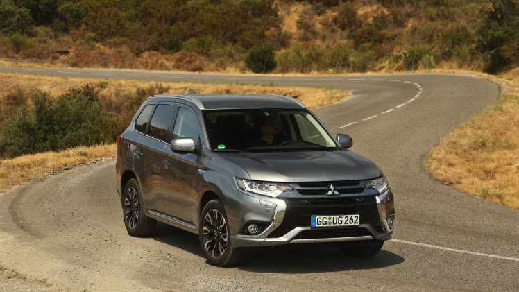 Autotest van de nieuwe Mitsubishi Outlander PHEV facelift, het model dat eind 2015 op de markt komt en flink verbeterd is ten opzichte van zijn voorganger. Met 7% bijtelling aantrekkelijk voor lease.