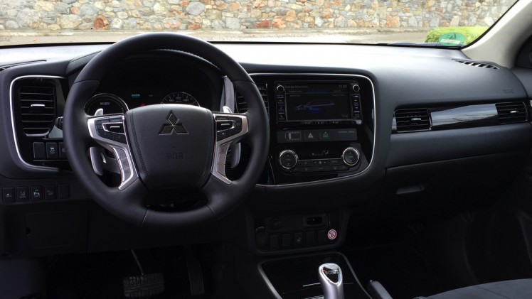 Autotest van de nieuwe Mitsubishi Outlander PHEV facelift, het model dat eind 2015 op de markt komt en flink verbeterd is ten opzichte van zijn voorganger. Met 7% bijtelling aantrekkelijk voor lease.