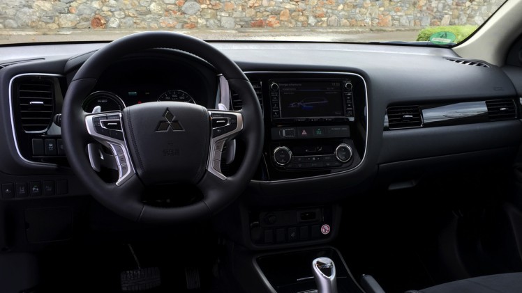 Autotest van de nieuwe Mitsubishi Outlander PHEV facelift, het model dat eind 2015 op de markt komt en flink verbeterd is ten opzichte van zijn voorganger. Met 7% bijtelling aantrekkelijk voor lease.