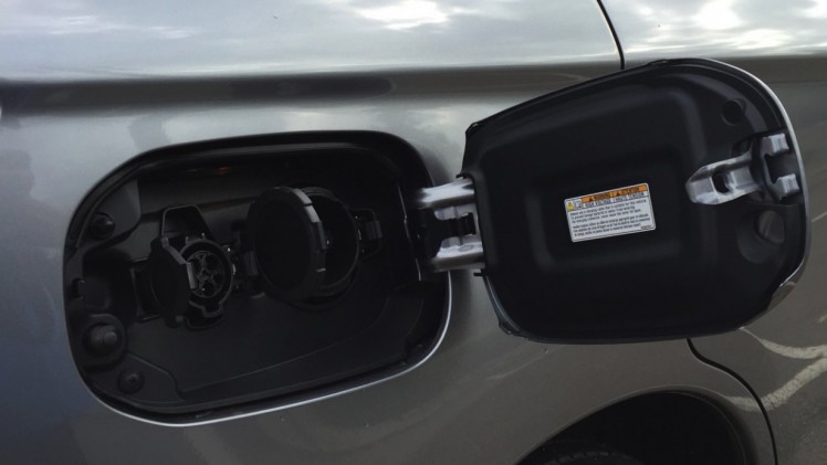 Autotest van de nieuwe Mitsubishi Outlander PHEV facelift, het model dat eind 2015 op de markt komt en flink verbeterd is ten opzichte van zijn voorganger. Met 7% bijtelling aantrekkelijk voor lease.