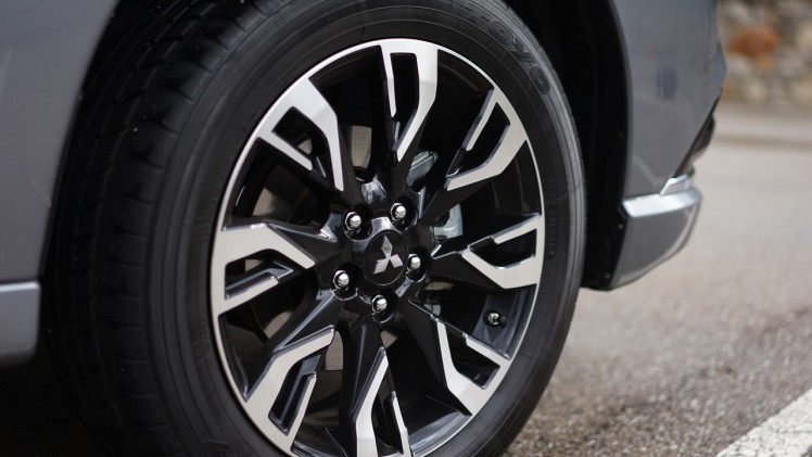 Autotest van de nieuwe Mitsubishi Outlander PHEV facelift, het model dat eind 2015 op de markt komt en flink verbeterd is ten opzichte van zijn voorganger. Met 7% bijtelling aantrekkelijk voor lease.