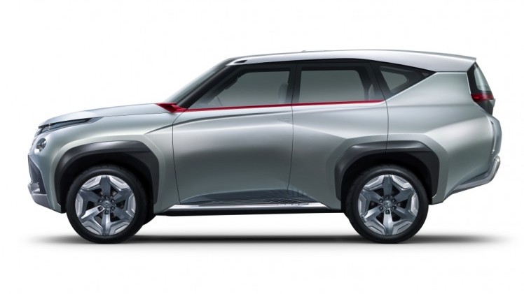 Nieuwe Mitsubishi Pajero wordt deze zomer onthuld en krijgt als eerste het nieuwe Smartphone Link Display Audio systeem.