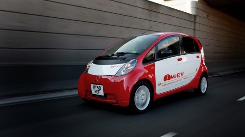 Prijsverlaging elektrische Mitsubishi i-MiEV, die nu voor 19.990 euro leverbaar is.