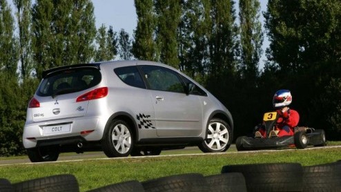 Sportieve kleine autos zijn populair. Vandaar ook dat het Japanse Mitsubishi met een sportieve versie op de proppen komt van de Colt.
