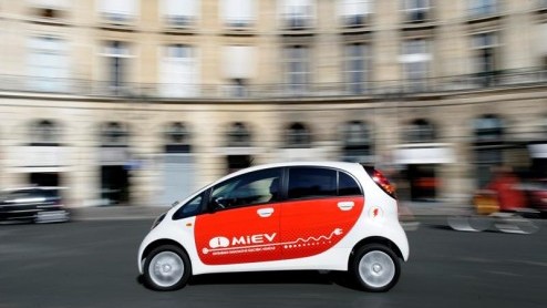 Mitsubishi heeft met de MiEV, Mitsubishi innovative Electric Vehicle, een veelbelovende stadsauto in handen. Het merk start met een haalbaarheidstest met 12 autos in Europa, om alvast voor te proeven