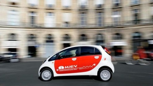 Mitsubishi heeft met de MiEV, Mitsubishi innovative Electric Vehicle, een veelbelovende stadsauto in handen. Het merk start met een haalbaarheidstest met 12 autos in Europa, om alvast voor te proeven