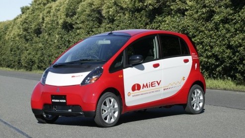 Tijdens de G8-top die volgende maand plaatsheeft in Japan stelt Mitsubishi tien i MiEVs beschikbaar. Deze wat cryptische modelaanduiding staat voor een innovatief elektrisch voertuig. Ze worden ingez
