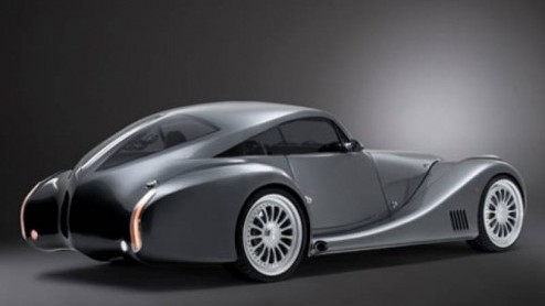 Je bent rijk, je houdt van mooie autos en je wilt wat speciaals. Dus je stapt bij Morgan naar binnen en vraagt hen om een speciaal model te maken op basis van de Aero 8. Morgan doet dit en vervolgens
