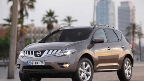 De stoere Japanner Murano van Nissan heeft een prijs gekregen. Ten opzichte van zijn voorganger daalde deze met zon 4000 euro tot precies 65.000 euro, terwijl de luxe en verwennerij er alleen maar me